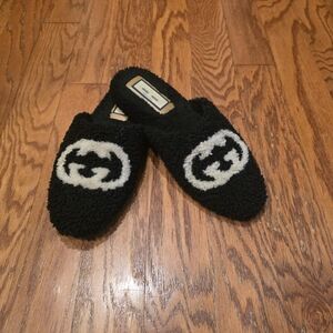 Gucci Black Fuzzy Shearling Slip-On Slippers Slides with GG Logo 39